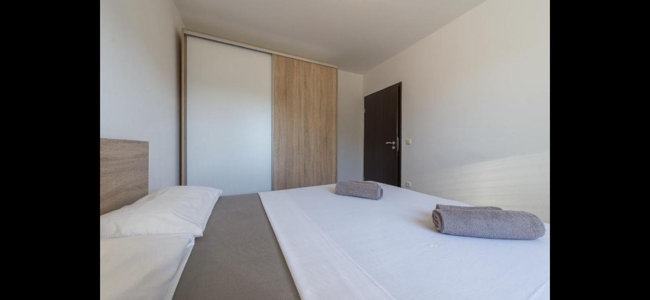 Aurum Luxury Apartments วีร์ ภายนอก รูปภาพ